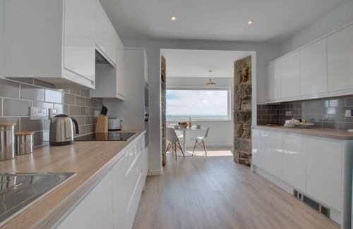 Porthleven House | Mott House - Three Bedroom House, Sleeps 6