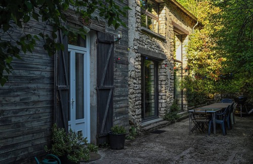 Chateau-Landon House | Moulin de Moucheny 200m² by the river, only 100 km from Paris
