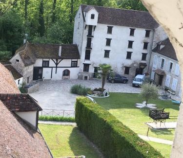 Messy Bed & Breakfast | Moulin de Moulignon B&B