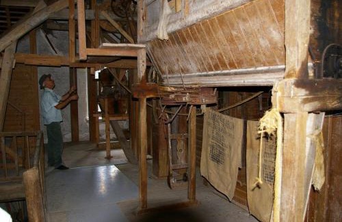 Chabris House | Moulin paisible en Berry avec étang privé, proche du Château de Valençay et Zoo de Beauval - FR-1-591-18