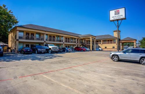 Moulton Hotel | Moulton Inn & Suites By OYO Near Shiner TX