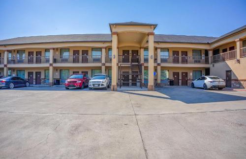 Moulton Hotel | Moulton Inn & Suites By OYO Near Shiner TX
