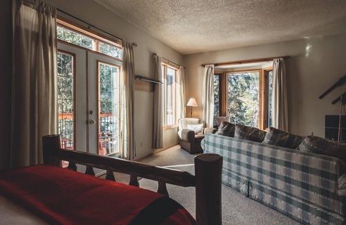 Spray Valley Provincial Park Hotel | Mount Engadine Lodge