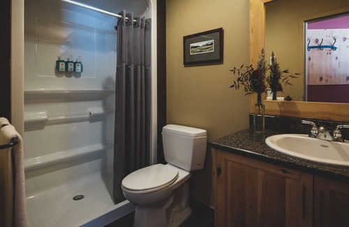 Spray Valley Provincial Park Hotel | Mount Engadine Lodge