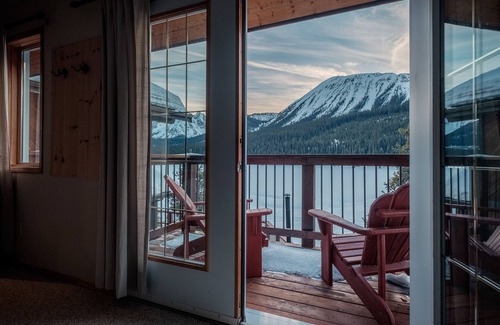 Spray Valley Provincial Park Hotel | Mount Engadine Lodge