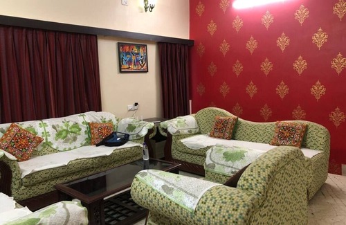 Abu Road Villa | Mount Abu's Premier 5-Bed Villa: Luxury Meets Nature's Serenity!