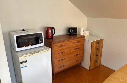 Mount Albert Apartment | Mount Albert Sunny Studio