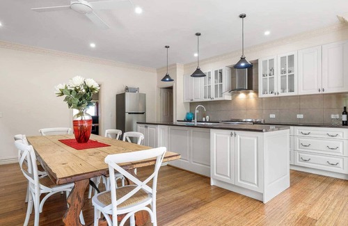 Mount Bolton House | Mount Bolton Retreat