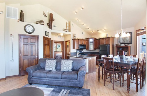 Estes Park Condo | Mount Chiquita 10a 2 Bedroom Condo by RedAwning