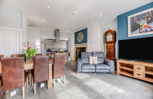 Newcastle-upon-Tyne House | Mount Cottage - Four Bedroom House, Sleeps 8