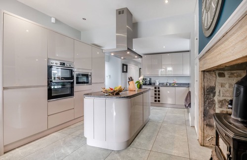 Newcastle-upon-Tyne House | Mount Cottage - Four Bedroom House, Sleeps 8
