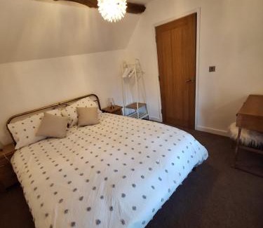 Leighton House | Mount Cottage