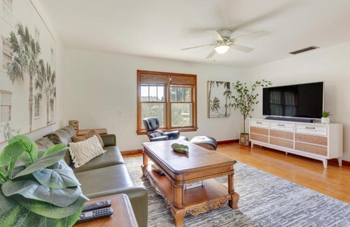 Mount Dora House | Mount Dora Home Private Pool, Spa and Tropical Bar!