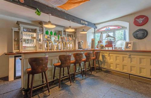 Foynes House | Mount Eagle - Sleeps 24