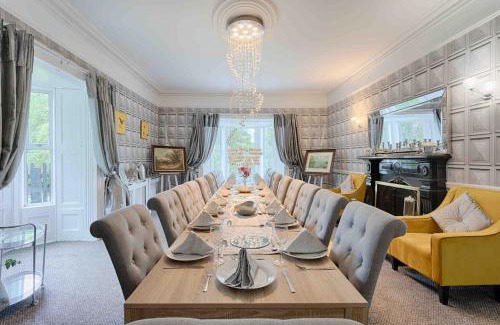 Foynes House | Mount Eagle - Sleeps 24