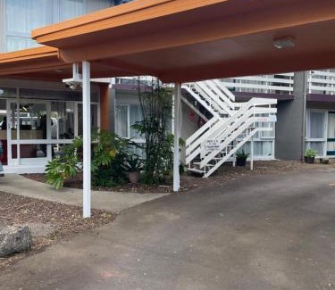 Mount Eden Hotel | Mount Eden Motel