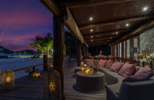 Lance aux Epines House | Mount Hartman Bay Estate-Beach House:Luxury 4 bedrooms with private beach & dock