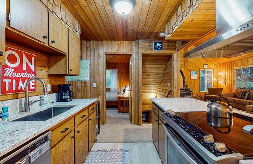 Government Camp House | Mount Hood getaway with private hot tub & backyard trail access!