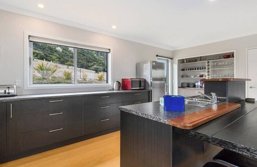 Wanaka House | Mount Iron 'The Big House' 2 kitchens/2 living