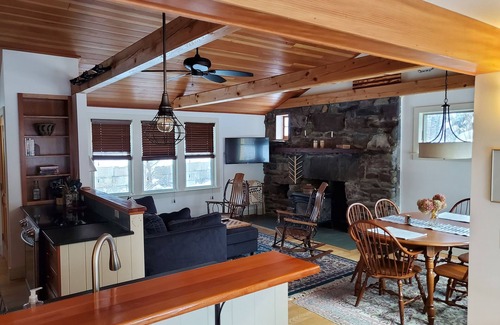Underhill Center House | Mount Mansfield Cottage Cozy 3 Bedroom near Smugglers Notch