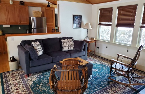Underhill Center House | Mount Mansfield Cottage Cozy 3 Bedroom near Smugglers Notch