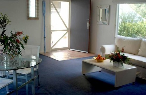 Mount Martha Cottage | Mount Martha, White Lilac, Holiday Studio