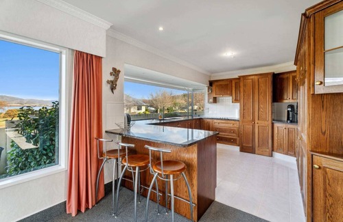 Lowburn House | Mount Pisa Lake View
