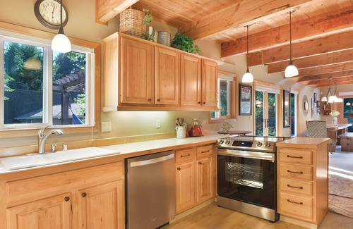 Packwood House | Mount Rainier Vacation Home with A.C. Wraparound Deck and BBQ