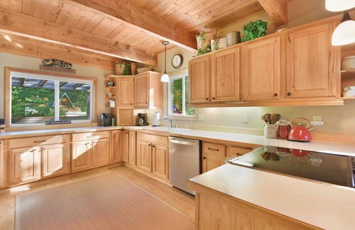 Packwood House | Mount Rainier Vacation Home with A.C. Wraparound Deck and BBQ