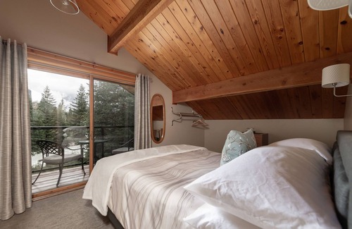 Mount Robson Cabin | Mount Robson Mountain River Lodge