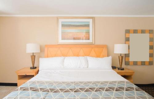 Adams Hotel | Mount Royal Inn