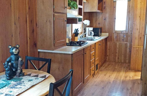 Bow Resort | Mount Vernon Camping Resort Studio Cabin 5