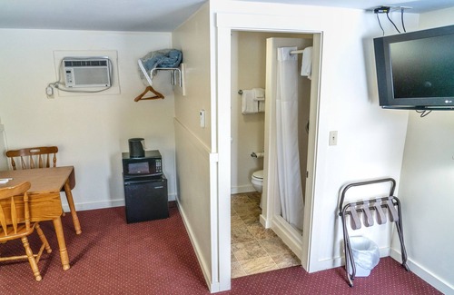 Center Ossipee Hotel | Mount Whittier Motel