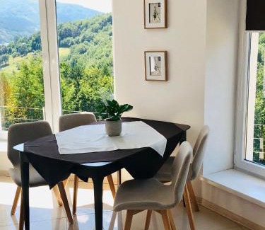 Czernichow Apartment | Mountain and Lake Views beautiful Miedzybrodzie