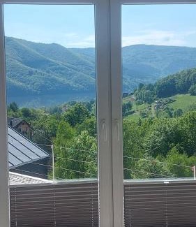 Czernichow Apartment | Mountain and Lake Views beautiful Miedzybrodzie