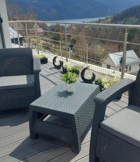 Czernichow Apartment | Mountain and Lake Views beautiful Miedzybrodzie