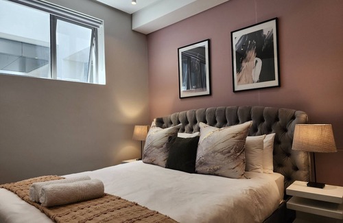 Bo'Kaap Apartment | Mountain and City Views from Cloud Nine-Rooftop Deck