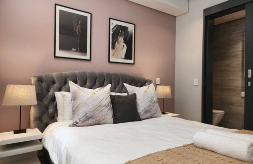 Bo'Kaap Apartment | Mountain and City Views from Cloud Nine-Rooftop Deck