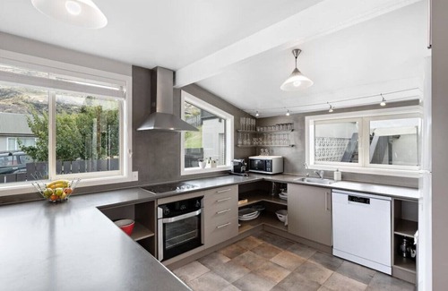 Frankton House | Mountain and lake views, loads of parking and a wood burning fire