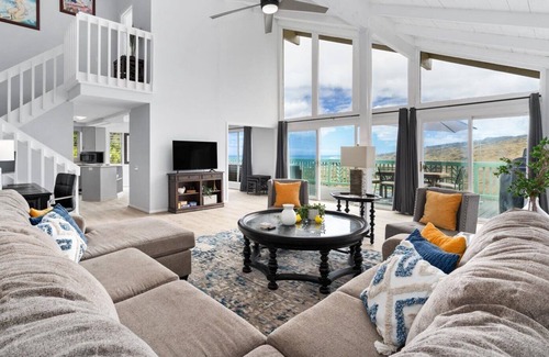 Hawaii Kai House | Mountain and Ocean Views with Pool- April and May 2025 - Spring Special!