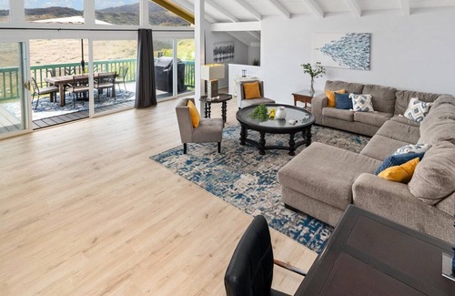 Hawaii Kai House | Mountain and Ocean Views with Pool- April and May 2025 - Spring Special!