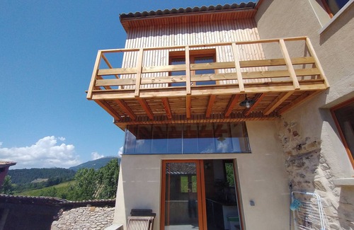 Saint-Roman House | Mountain and river will treat you to the top of this medieval village.