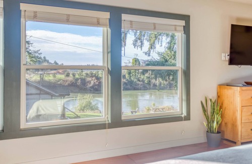 Nehalem House | Mountain and River View, Beach Nearby ,Fire Pit