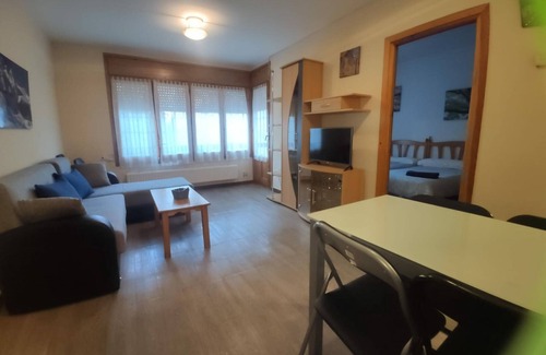 Jaca Apartment | Mountain Apartment with Pool, 2 Bedrooms, Sofa Bed, Parking – Sleeps 6, Jaca