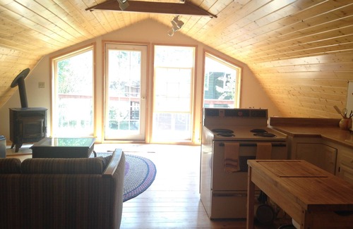 Helena House | Mountain Artsy Guest House - situated in the mountains right outside Helena!