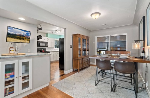 Old Town West House | Mountain Ave Retreat - Walk to Old Town Fun!