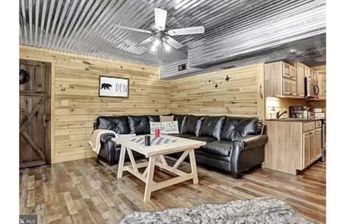 Wardensville Apartment | Mountain Barn Stay | Hot Tub + Games for Families
