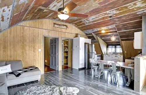 Wardensville Apartment | Mountain Barn Stay | Hot Tub + Games for Families
