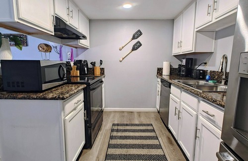 South Mountain Condo | Mountain Base 2Bd Condo - near Tempe & PHX Airport