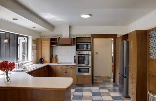 Springfield House | Mountain Bike Manor | Spacious with Spa Pool
